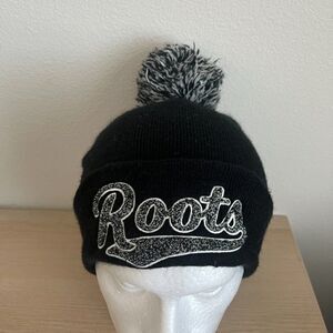 Roots Canada Pom pom Beanie Hat Warm Embroidered Black Gray Winter Ski Snow